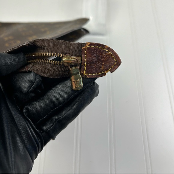 Louis Vuitton Monogram Toiletry Pouch Cosmetic Bag Clutch 26 - Picture 9 of 9